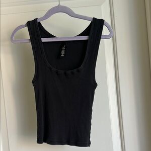 SKIMS Black Fitted Crop Tank Top